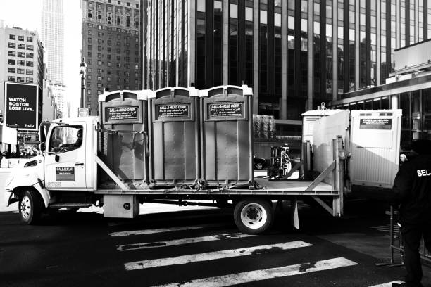 Porta potty delivery and setup in Lone Tree, IA